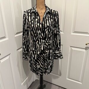 House of Harlow 1960 Monochrome Patterned Dress